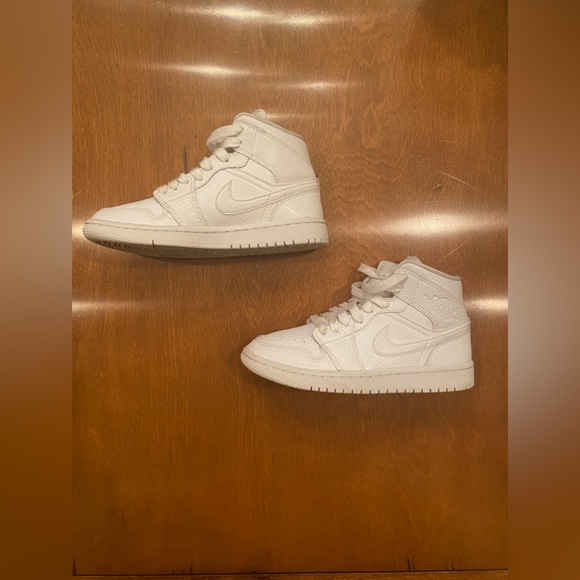 Air Jordan 1 Mid “White Snakeskin” - Picture 1 of 8